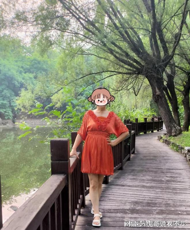 南：过膝裙、直筒裤？鞋子搭对了才时尚凯发K8旗舰厅50岁女性春季穿搭指(图1)